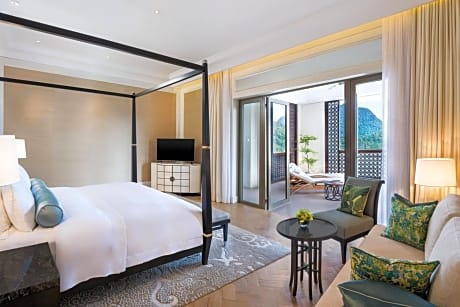  1 King Bed, Sea View, Astor Suite