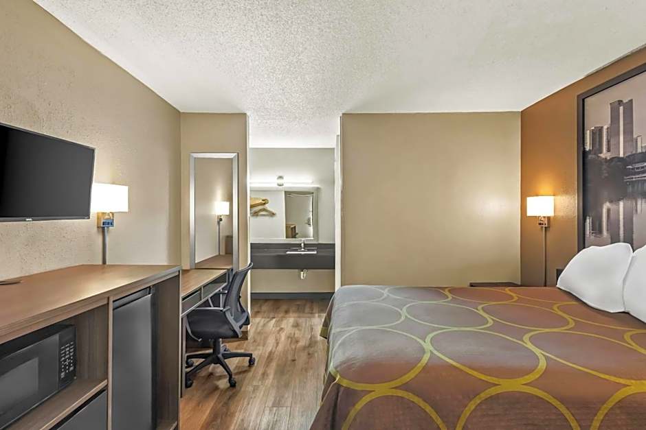 Super 8 by Wyndham Commerce