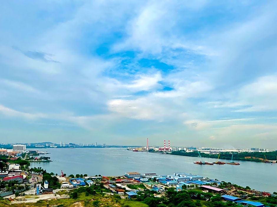 R&F PRINCESS COVE BY HOMEFORT SUITES