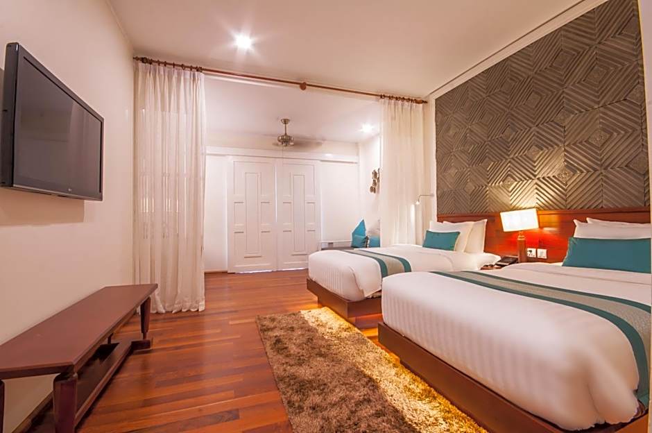 Photo 1 of 5 of Landmark 2 Beds