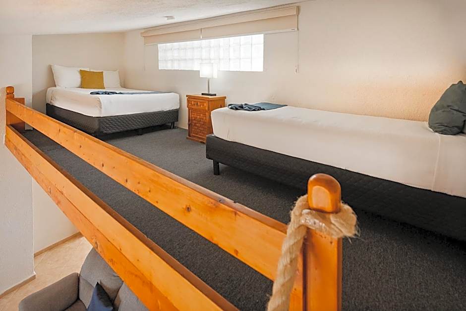 Hotel & Suites El Moro