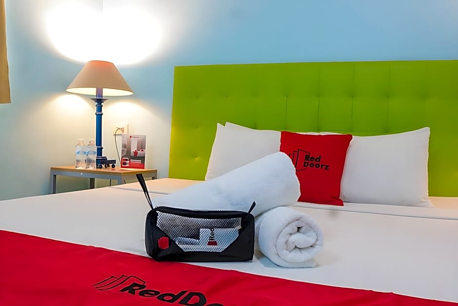 RedDoorz Plus New Era Budget Hotel Mandaue former RedDoorz Plus near UV Mandaue Cebu