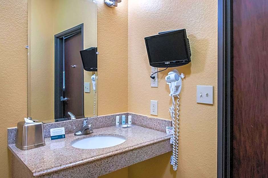 Quality Inn & Suites Slidell