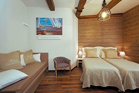 Deluxe Triple Room with Balcony and Sea View