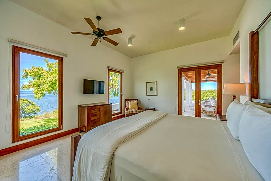 Las Verandas Hotel & Villas