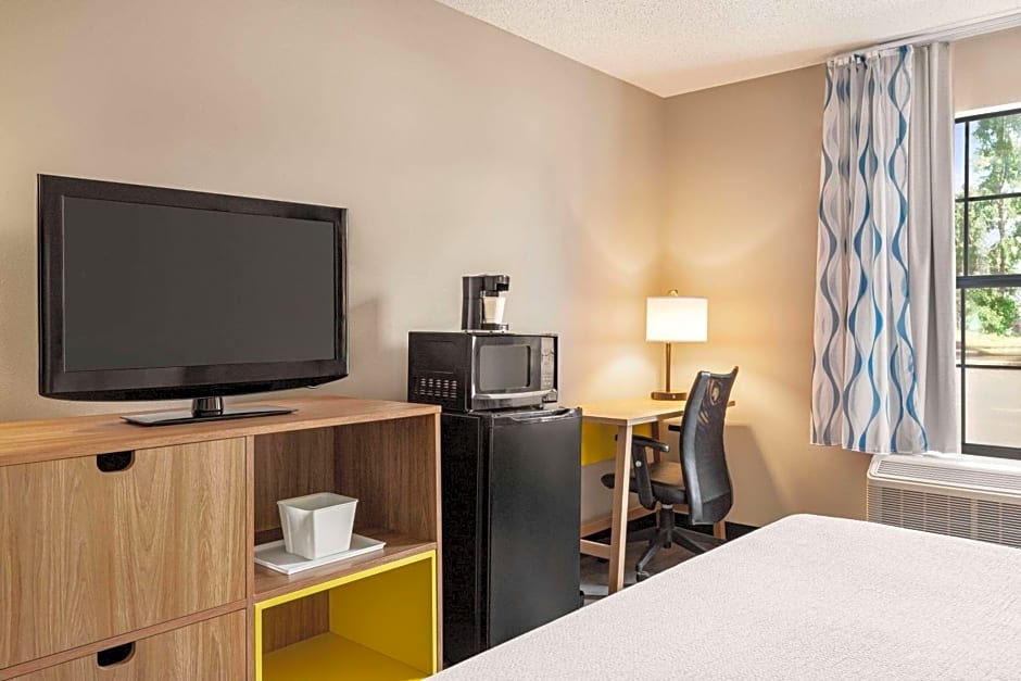 Days Inn by Wyndham Shallotte