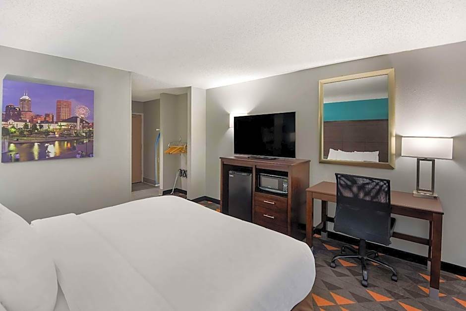 Clarion Pointe Indianapolis Northeast