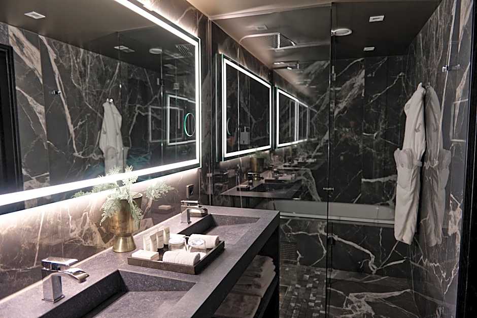 The Lamp Hotel & Spa