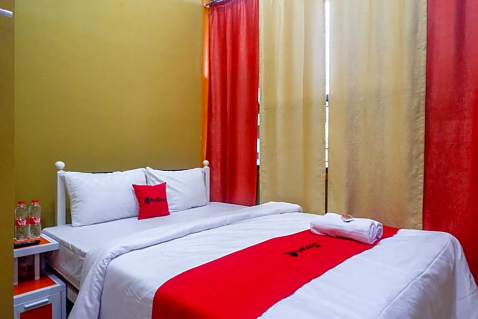 GE 2010 Syariah Guest House by RedDoorz – Karanganyar, SD