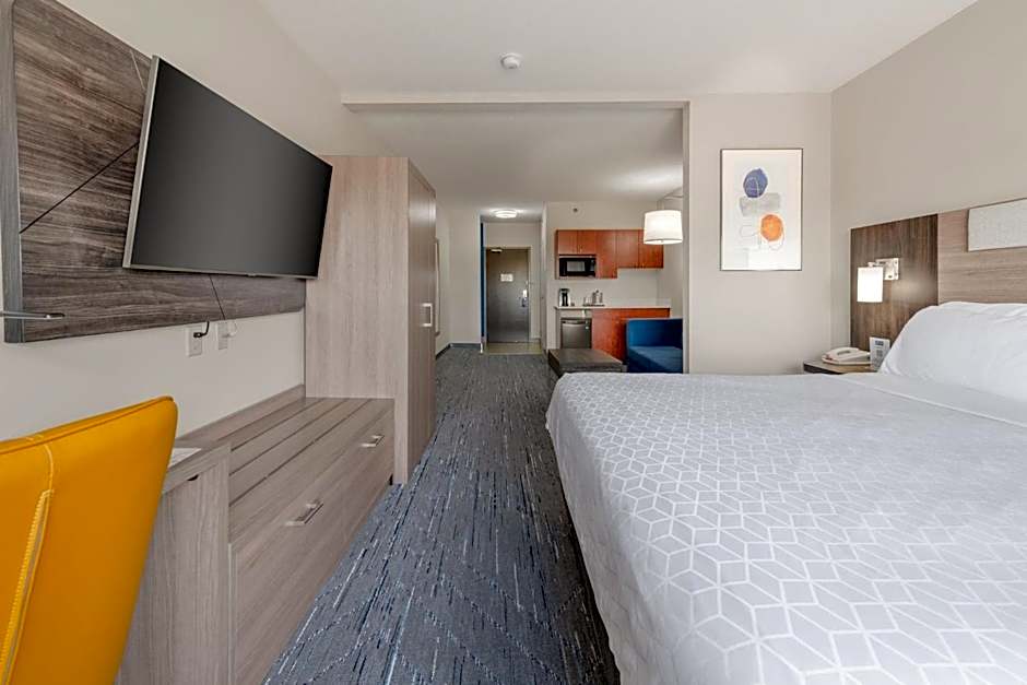 Photo 1 of 2 of 1 King Bed with Sofabed Suite