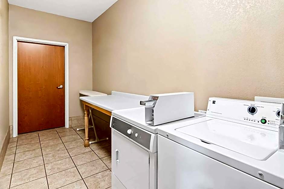 Comfort Inn Hebron-Lowell Area