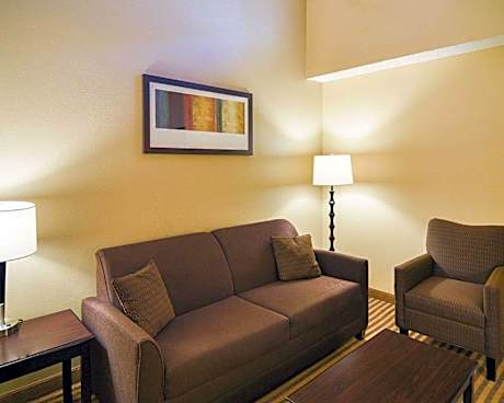 2 Queen Beds, Suite, Nonsmoking