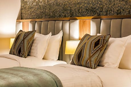 Family Suite (2 Adults + 2 Children)