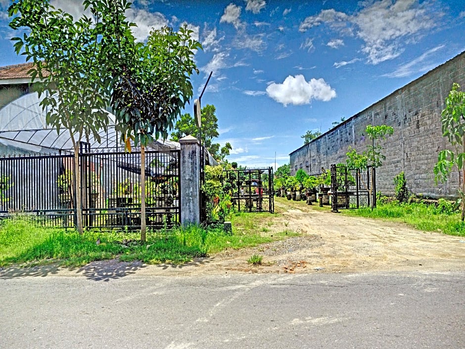 SPOT ON 90742 Kinanthy Garden Syariah