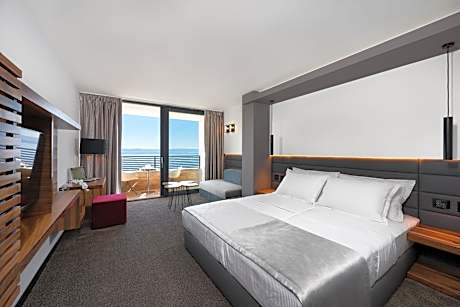 Deluxe Double Room with Balcony and Sea View