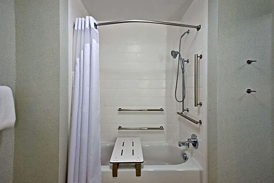 Holiday Inn Express & Suites Uniontown By IHG