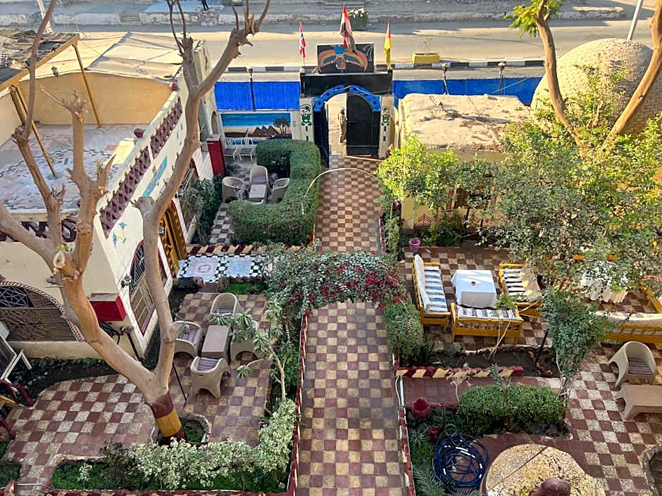 Elphardous Hotel