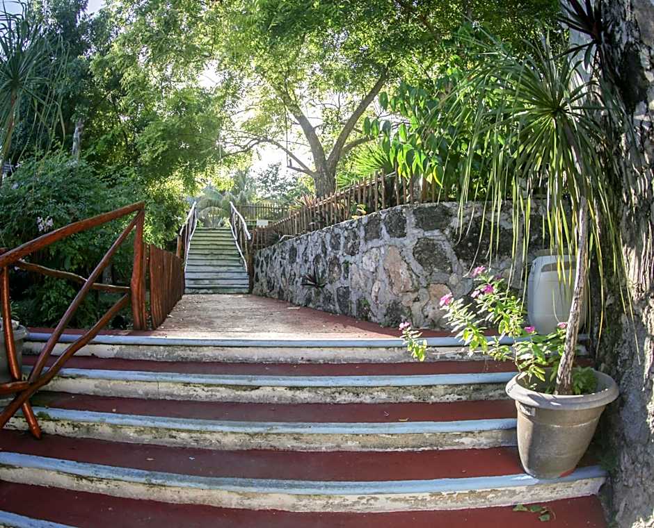 Seven Blue House Village & Lodge