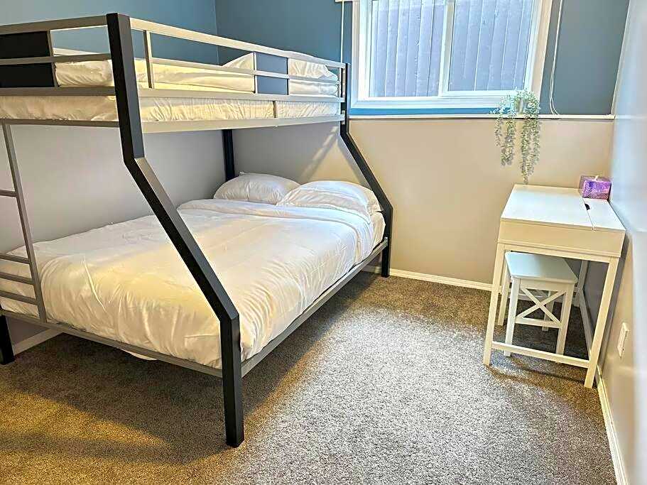 Comfortable 6 bedrooms house