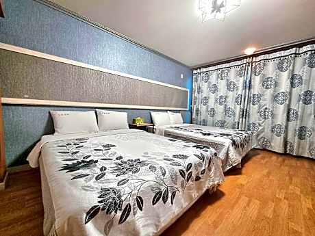 Queen Suite with Two Queen Beds