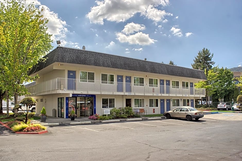 Motel 6-Issaquah, WA - Seattle - East