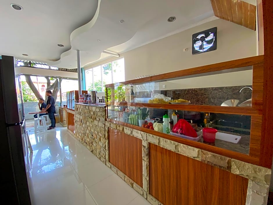 Guesthouse Putri Griya Fikarda by ZUZU