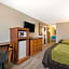 Rodeway Inn & Suites Hwy 217 & 26 W