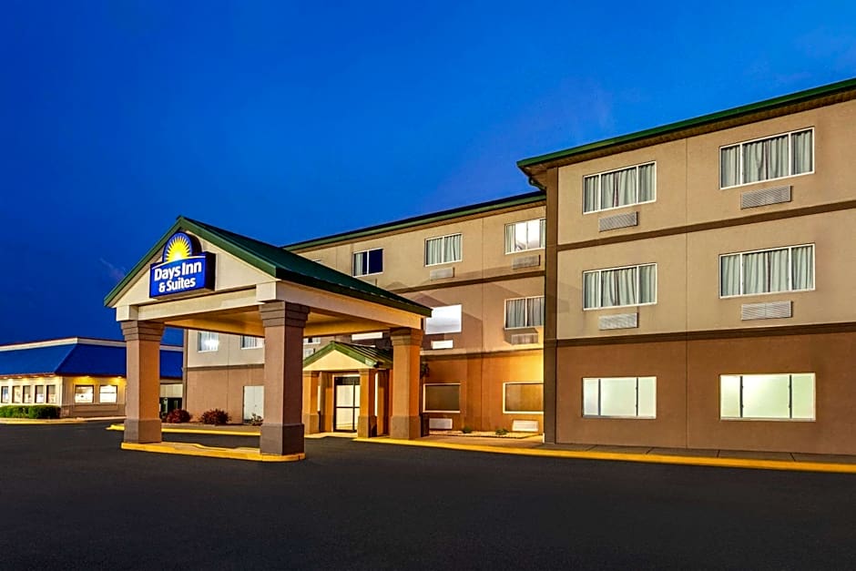Days Inn & Suites by Wyndham Morris/I-80