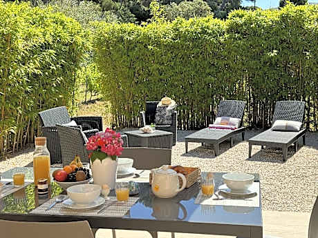L’Auguière Est, maisonnette sans vis-à-vis et au calme avec vue sur les vignes