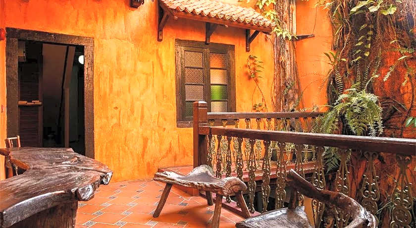 Kuching Waterfront Lodge