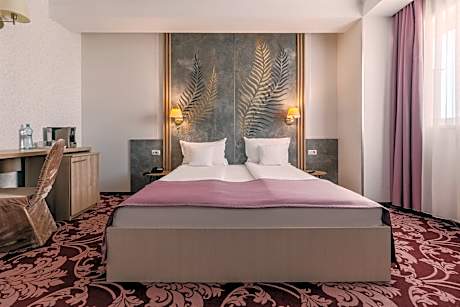 Double Room with Indoor Pool and Jacuzzi Access
