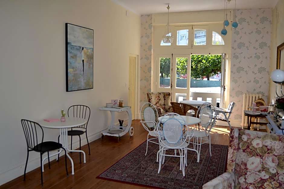 Alamar Salinas House