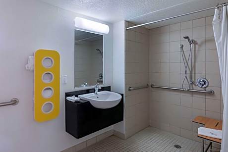 Queen Room - Disability Access