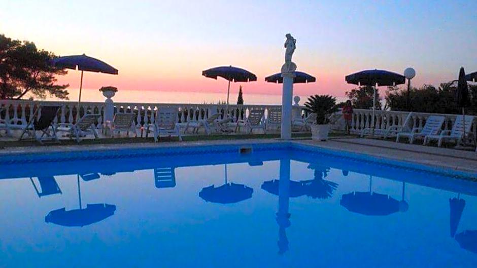 RESIDENCE EMARINE con SERVIZIO SPIAGGIA INCLUSO