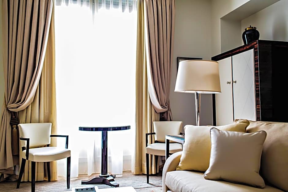 Prince de Galles, a Luxury Collection hotel, Paris