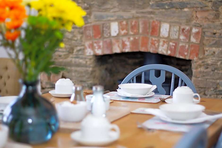 Cliff House B&B & The Moorings Apartments – Newquay