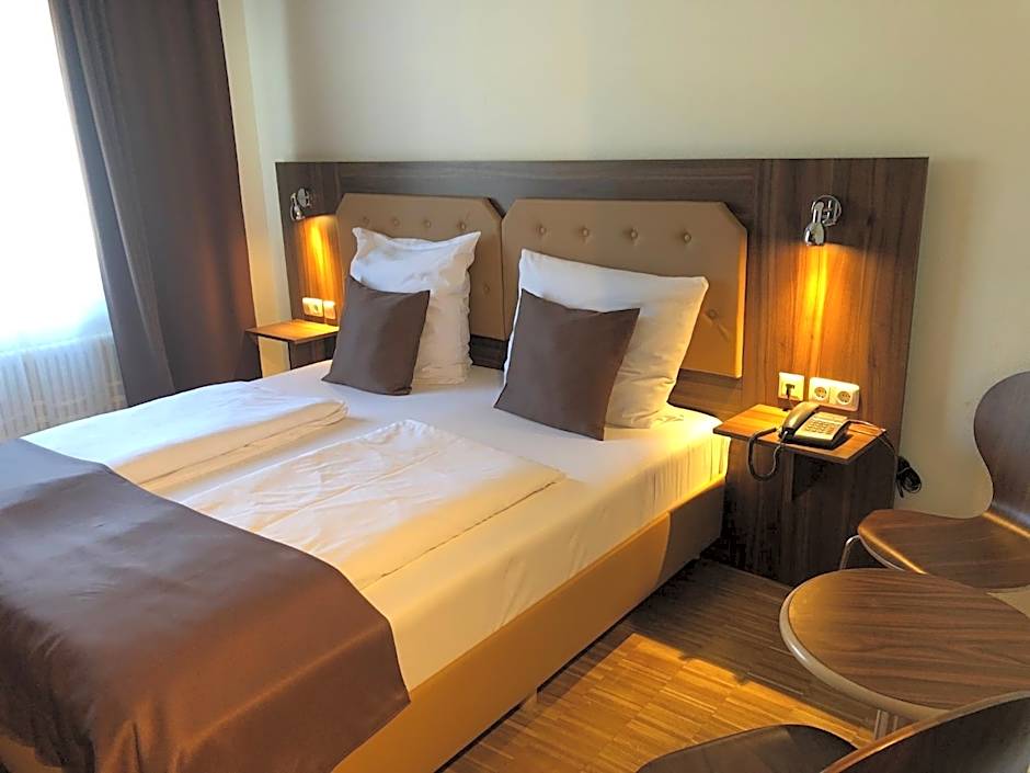 Photo 1 of 4 of Double Room