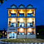 CozyCove Boutique Hotel