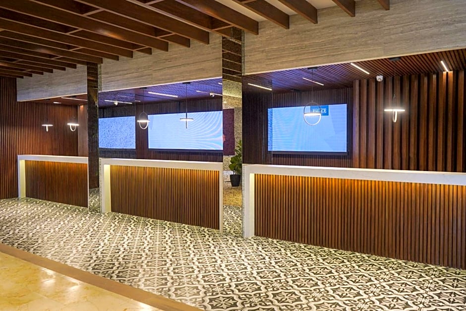 Pacific Palace Beach Tower Hotel