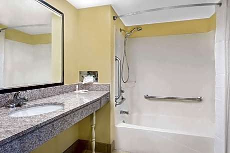 King Room - Disability Access/Non-Smoking