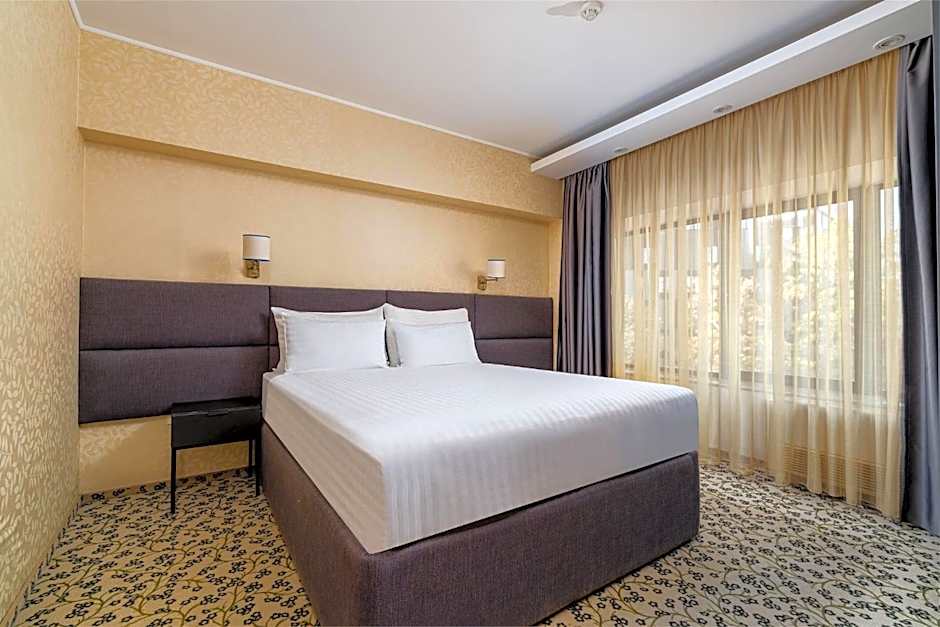 Crystal Palace Hotel