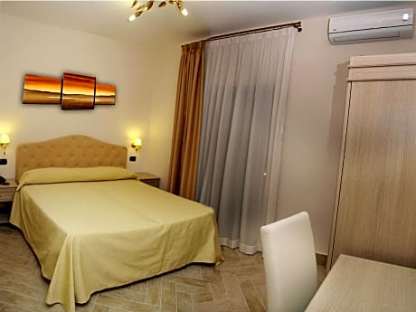 Double or Twin Room (1 Adult )