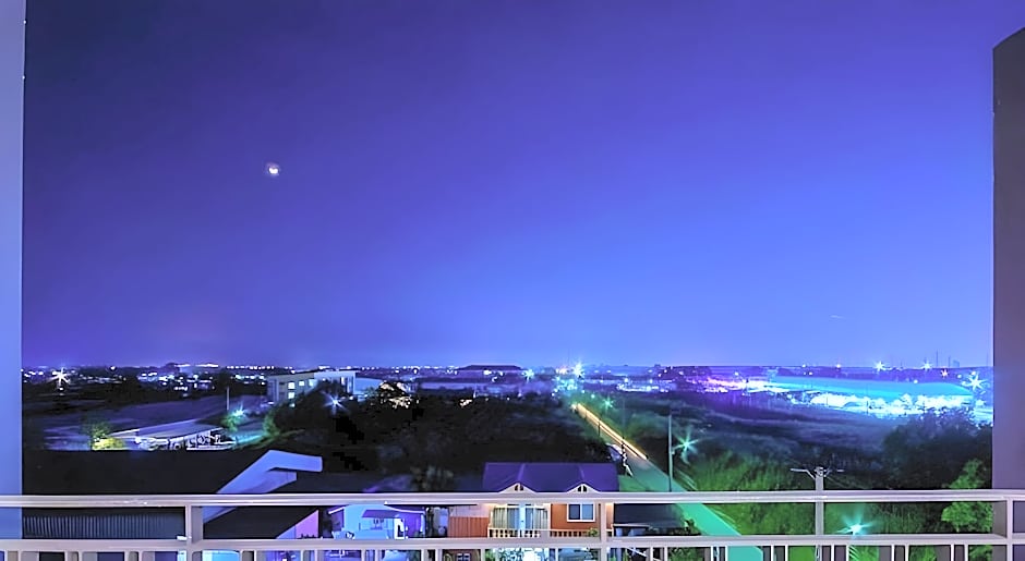 The living Hotel Samutprakan