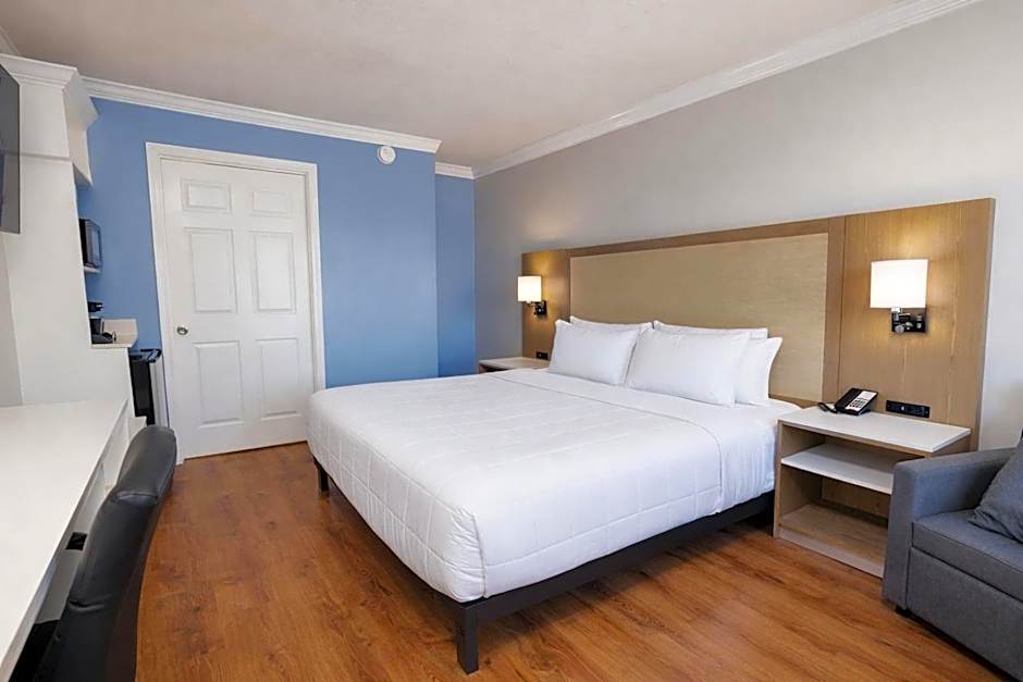 Destin Inn & Suites