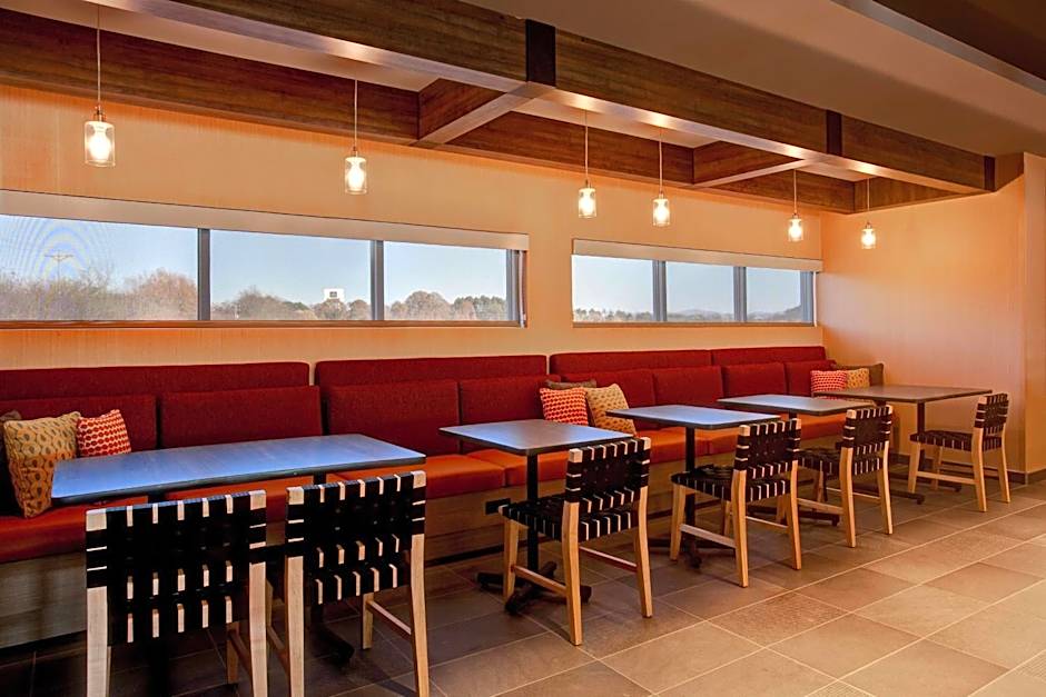 Tru By Hilton Alcoa Knoxville Airport, TN