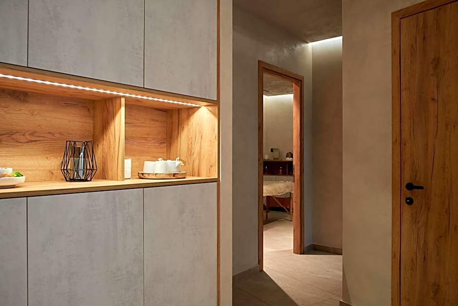 Kavos Hotel & Suites