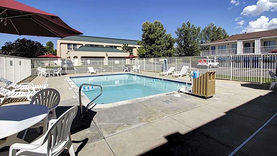 Super 8 by Wyndham Woods Cross - Salt Lake City North