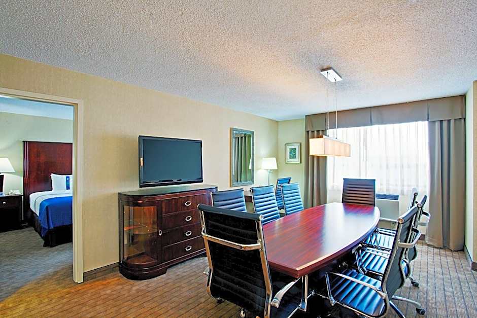 Photo 1 of 6 of Executive 1 King Bed Suite