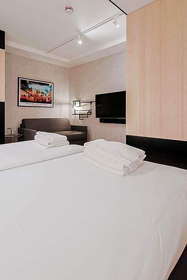 Hotel With Urban Deli