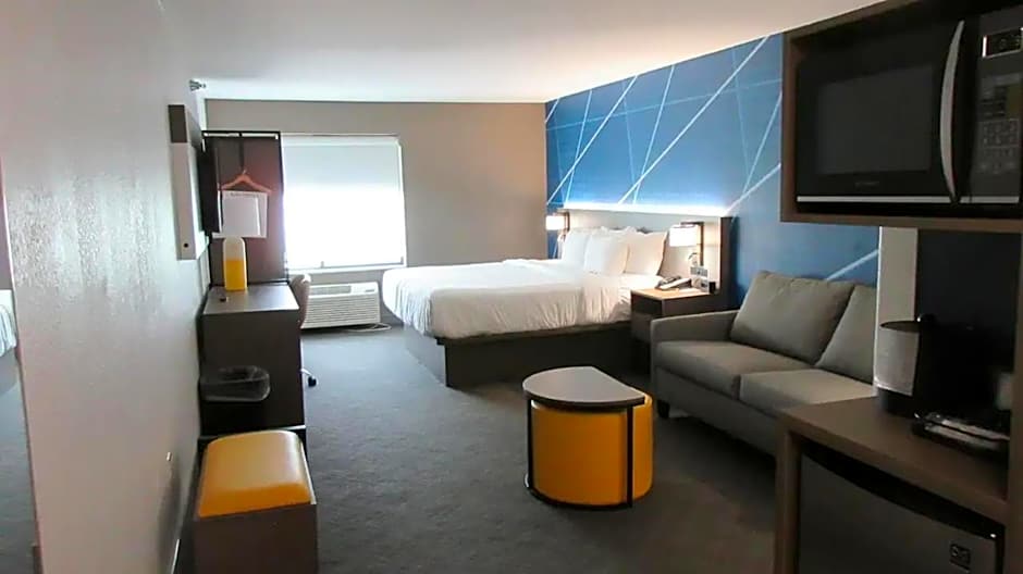 Comfort Inn & Suites Grand Forks near Alerus Center